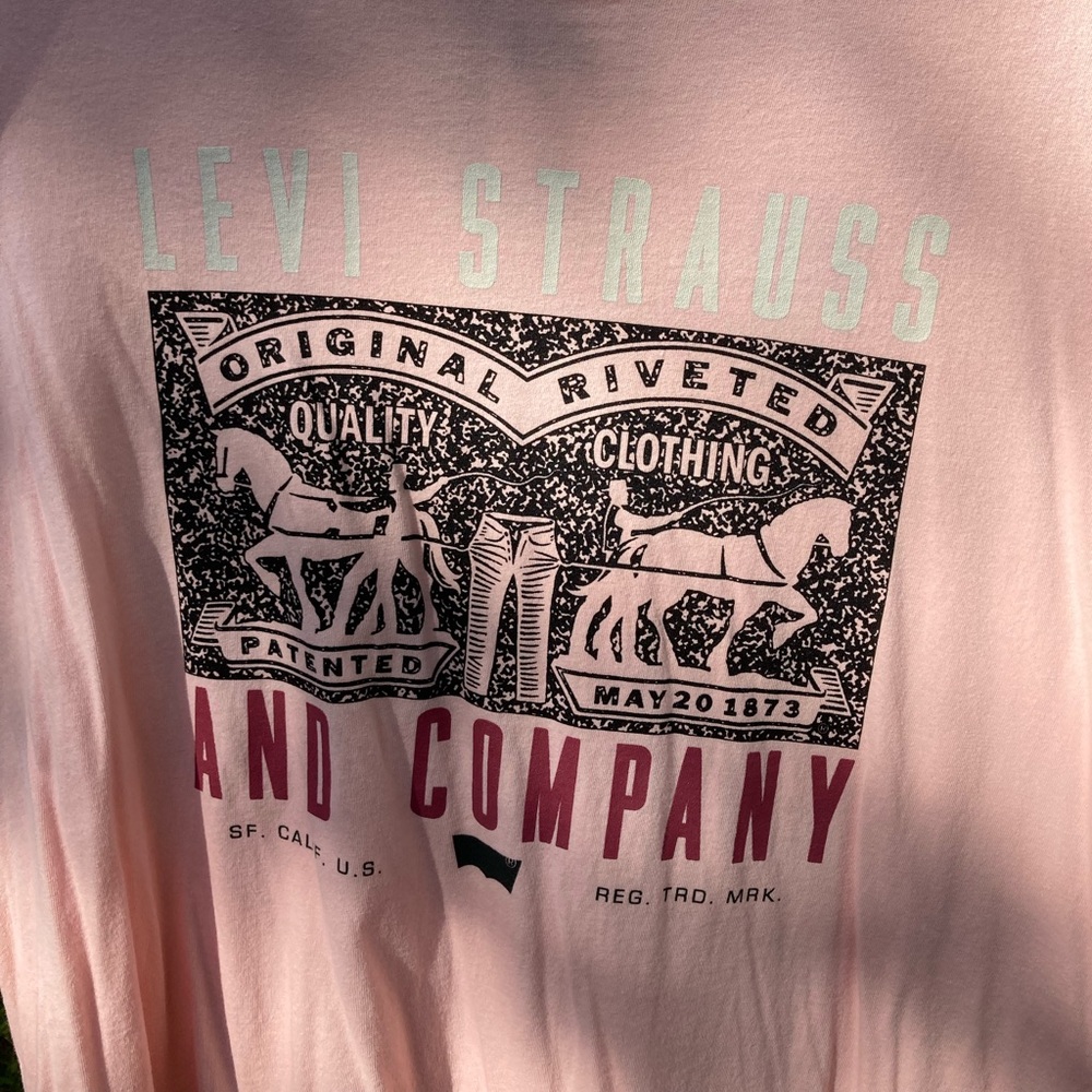 Levi’s t shirt